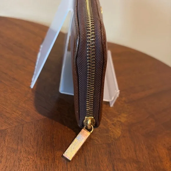Tory Burch   Long wallet  zippy wallet leather  brown / gold tone good condition - Picture 6 of 16